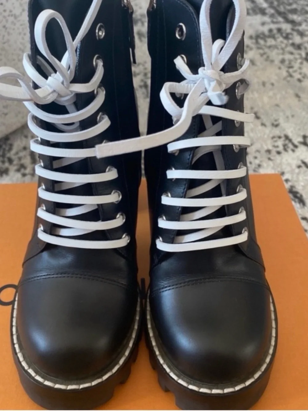 LOUIS VUITTON LEATHER STAR TRAIL ANKLE BOOTS (Will consider offers!) - Picture 2 of 13